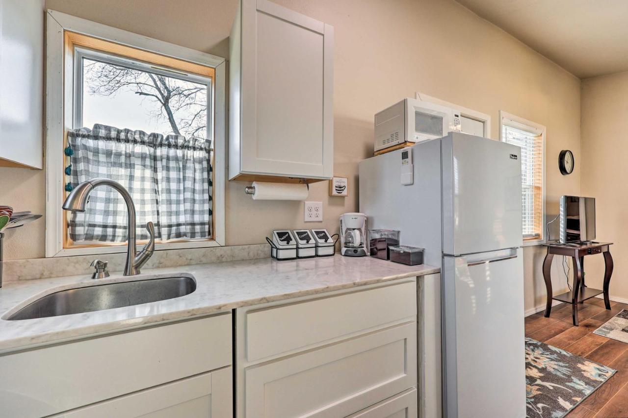 Cozy With Patio, Near Downtown! Holiday home *