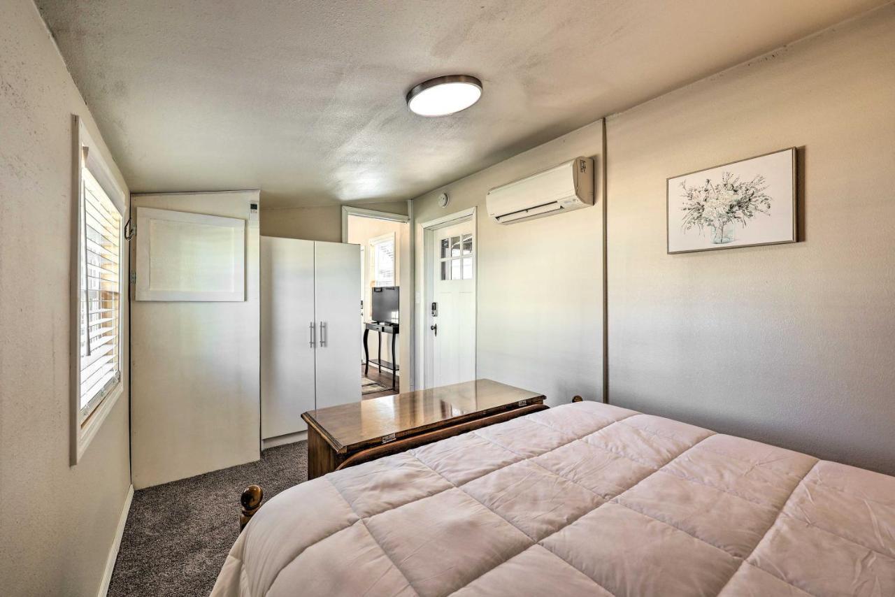 Cozy With Patio, Near Downtown! Holiday home Rogers